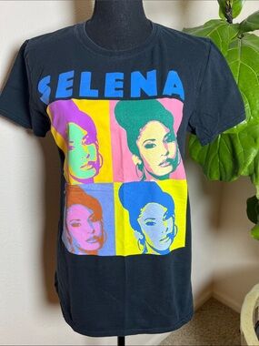 Selena Unisex 2017 Black Tee 2x2 grid style reminiscent of Andy Warhol's work. M